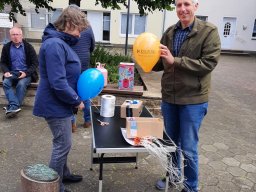 Ballongrüße nach Familiengottesdienst (Fotos: Ulrike Klumpe / Kolpingsfamilie Dinklage)